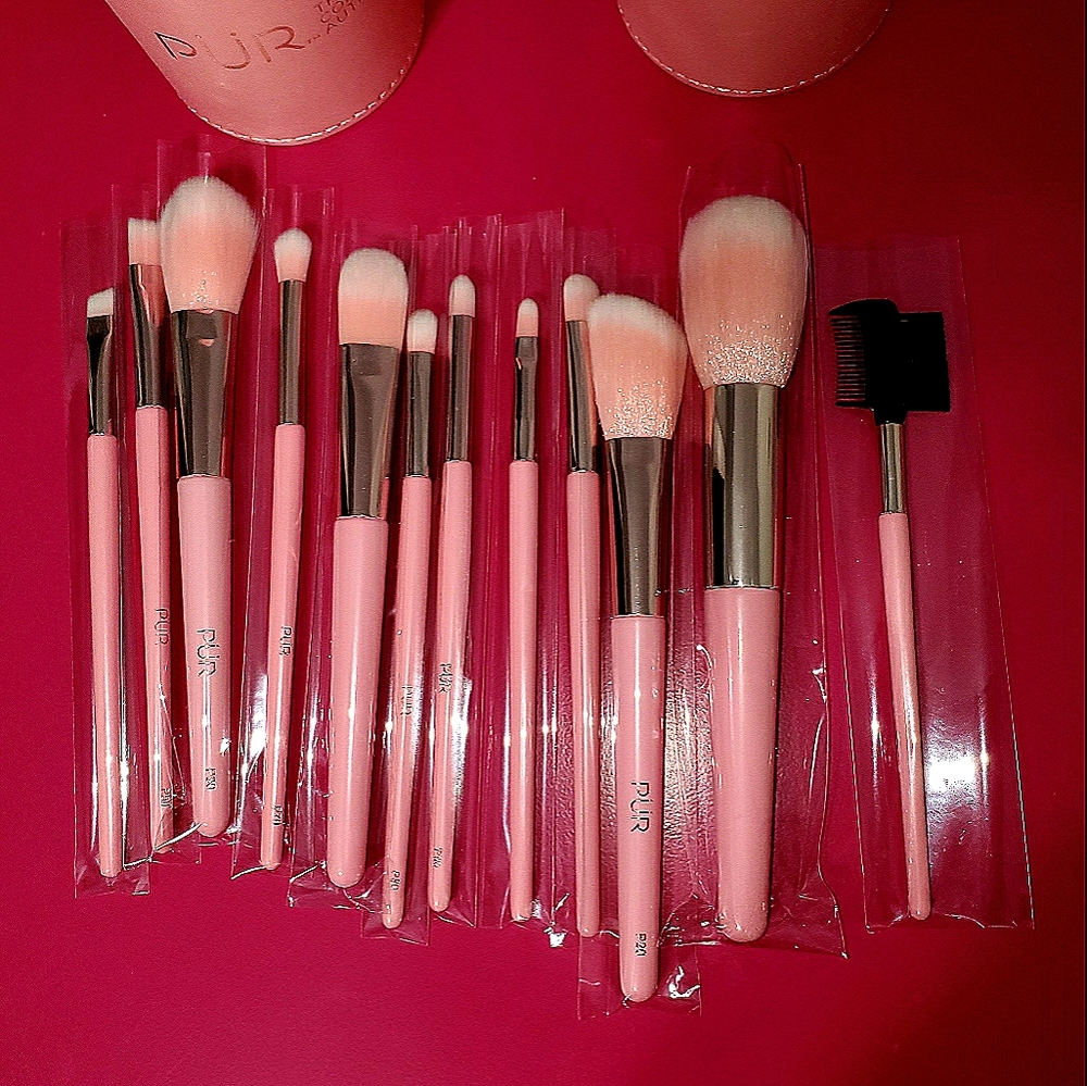 Signature Brush Set with Traveling Case Pur - Picture 3 of 4